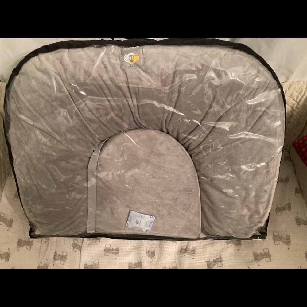 TwinGo Nursing Pillow, EUC